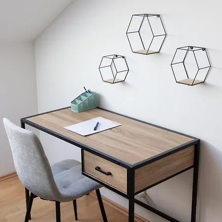 Schoene Mit Parkplatz Im Zentrum Von *