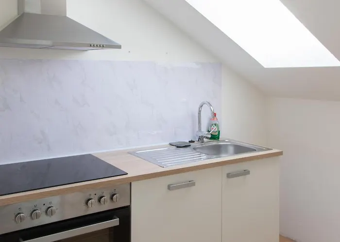 Schoene Mit Parkplatz Im Zentrum Von Apartment *