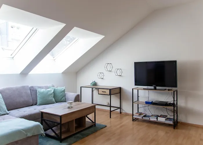 Schoene Mit Parkplatz Im Zentrum Von * Linz