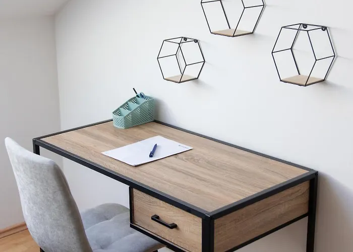 Schoene Mit Parkplatz Im Zentrum Von *