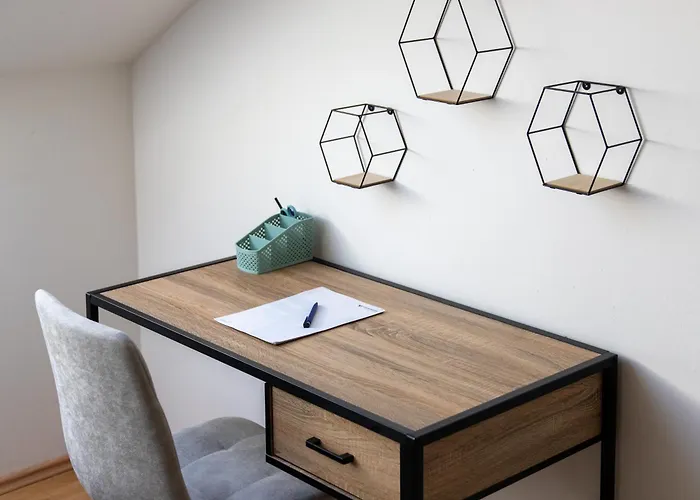 Apartment Schoene Mit Parkplatz Im Zentrum Von *